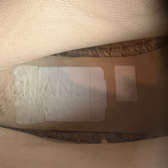 Chanel Interlocking CC Logo Espadrille Sneakers
Women's Size: 5| IT 35 - Picture 6 of 9